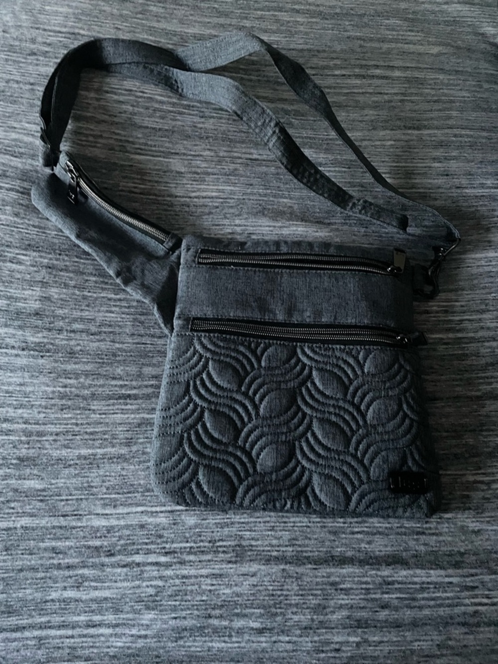 Lug Skipper SE. Quilted Crossbody Bag in Heather Gray